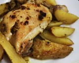 Foto del paso 5 de la receta: Cuartos traseros de pollo al horno con papas