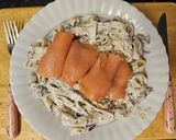 A picture of step 3 of Creamy smoked salmon pasta.