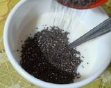 A picture of step 2 of Chocolate chia seed parfait with strawberry yogurt.