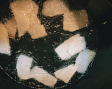 Foto del paso 2 de la receta: Hígado de cordero a la plancha con chips de patata