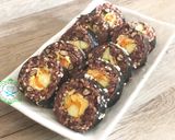 Hình bước làm 6 của món Sushi gạo lứt, muối vừng