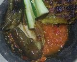 Foto langkah ke 3 dari resep Terong bakar penyet tongkol sambel tomat.