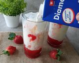Foto langkah ke 3 dari resep Korean Strawberry Milk.