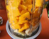 A picture of step 3 of Mango Banana Smoothie Bowl.