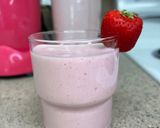 A picture of step 3 of 🍓Strawberry Banana Smoothie 🍓.