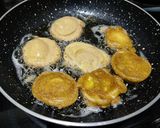 A picture of step 6 of Egg pakodas.