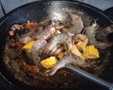Foto langkah ke 3 dari resep Udang saus padang.