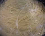 Gambar langkah 2 resipi Spaghetti Carbonara.