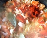 Foto del paso 1 de la receta: Tallarines con frutos de mar, con salsa rosa😋