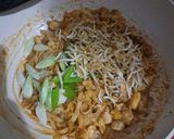 Foto langkah ke 7 dari resep Pad Thai Ayam.