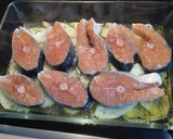 Foto del paso 2 de la receta: Salmón al horno con patatas