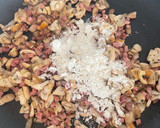 Foto del paso 3 de la receta: Pimientos rellenos de champiñones y jamón serrano