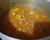 A picture of step 3 of Chicken potato salan.
