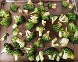 Foto del paso 2 de la receta: Ensalada de brócoli asado con frutas y aderezo de yogurt