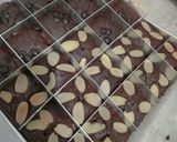 Foto langkah ke 8 dari resep Brownies Panggang (garing diluar, nyoklat didalam).