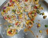 બિસ્કીટ પીઝા (Biscuit Pizza Recipe In Gujarati) રેસીપી સ્ટેપ3ફોટો
