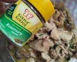 Foto langkah ke 8 dari resep Ayam Saus Jamur Rosemary.