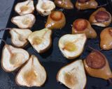 Foto del paso 2 de la receta: Peras Caramelizadas con Queso Brie y Tocineta