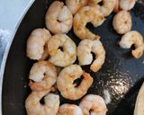 Spenótos, garnélás spagetti recept fázis 3 fotója