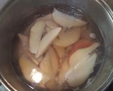 Foto del paso 1 de la receta: Papas salteadas en gajos con habas