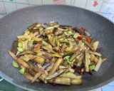 Foto langkah ke 4 dari resep Terong oseng pete 🌶️.