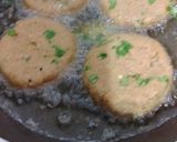 A picture of step 4 of Ramen Burger.