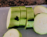 Foto del paso 1 de la receta: Hamburguesa con espinacas y calabacín con miel y mostaza