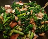 Foto del paso 4 de la receta Revuelto de kale, ajetes y setas