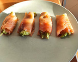 Foto del paso 4 de la receta: Rollitos de salmón ahumado rellenos de guacamole
