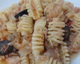 Foto del paso 7 de la receta: Radiatori en salsa de atún