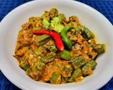 A picture of step 5 of Dahi Bhindi.