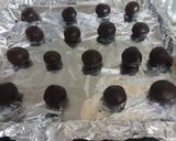 A picture of step 5 of Chocolate Crinkles.