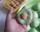 Foto langkah ke 5 dari resep Roti pandan isi kacang hijau.