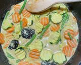 Foto del paso 6 de la receta: Wok de Curry Rojo con Pavo, Almendras y Prunas Dulces