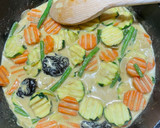 Foto del paso 6 de la receta: Wok de Curry Rojo con Pavo, Almendras y Prunas Dulces
