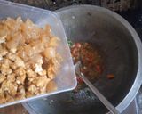 Foto langkah ke 4 dari resep Sambal Goreng Basah Tahu, Tempe dan Cecek Sapi.