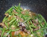 Foto langkah ke 2 dari resep Buncis daging pedas saos tiram.