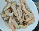 Une image de l'étape 1 de Crevettes 🍤 au riz basmati 🍚.