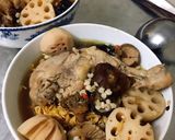 Hình bước làm 3 của món Mỳ gà hầm củ sen