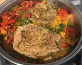 Une image de l'étape 10 de Côtes de porc aux poivrons, coriandre, ail fumé et épices cajun.