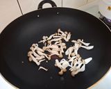 家常菜料理-香煎鴻喜菇絲瓜番茄的食譜步驟2照片
