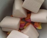 A picture of step 2 of Jello mallow shake.