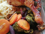Pollo al horno con verduras en freidora de aire y tallarines