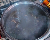 Foto del paso 22 de la receta: Calamares en su tinta con un toque de pasta de curry verde