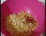 Foto langkah ke 2 dari resep Bola-Bola mie keju.