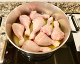 Foto del paso 2 de la receta: Pollo en salsa con pimiento y calabacín