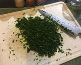 Foto del paso 1 de la receta: Tapas de focaccia con entraña al chimichurri y aderezo de alubias