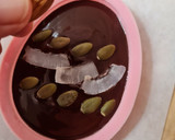 Foto del paso 3 de la receta: Figura de chocolate con forma de huevo 🥚"Huevo de Pascua" versión saludable, nutritiva y fácil