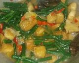 Foto langkah ke 6 dari resep Tumis Kacang Panjang dengan Tahu dan kecambah.
