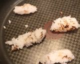 Une image de l'étape 3 de Crispy rice with spicy salmon.